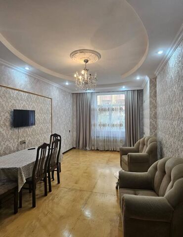 Uzunmüddətli kirayə mənzillər: Yeni yasamal yasamal mol bravoya yaxin 2 otaq bina evi 16/3 kiraye