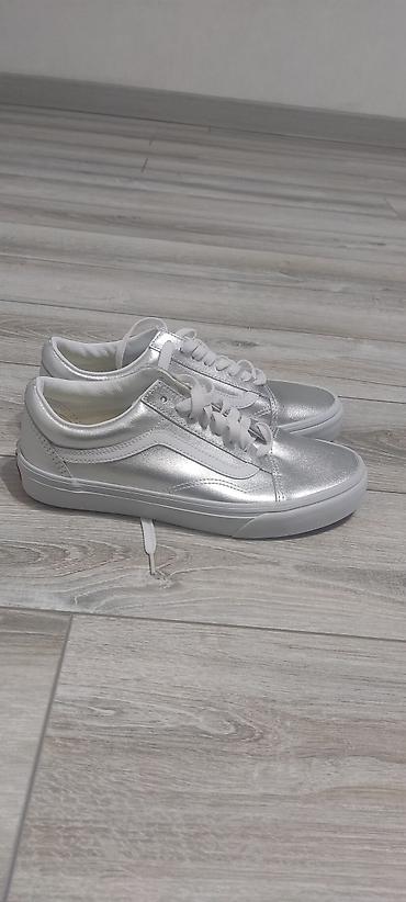 кеды новые: Кроссовки, 39, Vans, Новый, цвет - Серебристый, Самовывоз, Платная доставка — 1