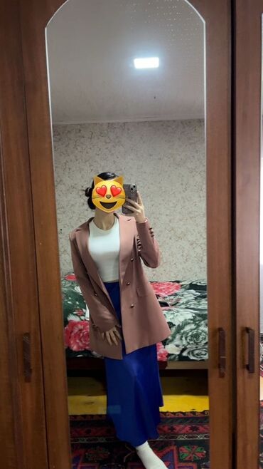 Dəstlər, kostyumlar: Pencek dəstdi əslində şalvar geyinilib ona görə tək penceyi satilir lalafo.az -da Dəstlər, kostyumlar: Pencek dəstdi əslində şalvar geyinilib ona görə tək penceyi satilir