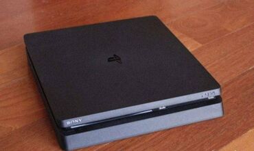 PS4 (Sony Playstation 4): Prodajem očuvanu PlayStation 4 konzolu sa 1TB memorije (duplo vise od — 8
