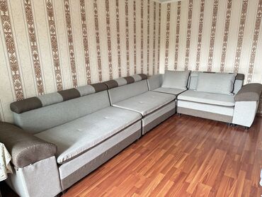 Продается диван, 4х2.30 ширина 0.90 см., можно менять углы или