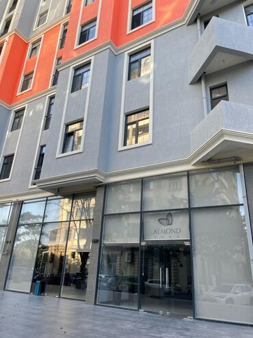 Qarajlar: ALMOND PARK YAŞAYIŞ KOMPLEKSİ. Bakıxanov qəsəbəsində yerləşən bina ən
