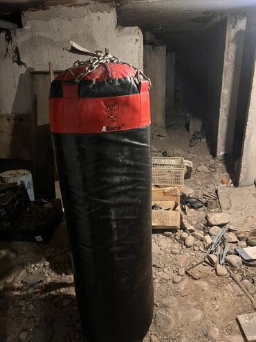 продаю связи с переездом: Боксёрский мешок Akorp - Классическая цилиндрическая форма - Материал at lalafo.kg продаю связи с переездом: Боксёрский мешок Akorp - Классическая цилиндрическая форма - Материал