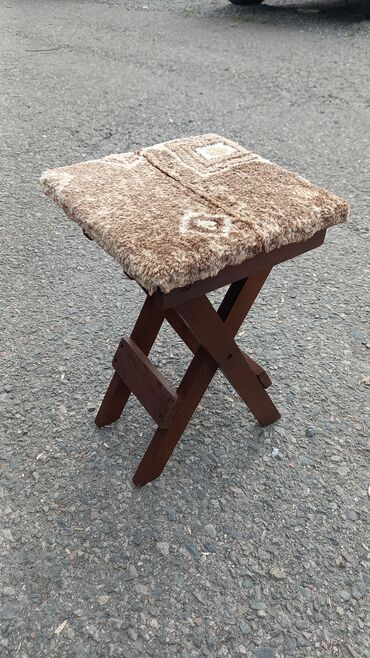 стульчик деревянный: Табуреты С обивкой, Б/у