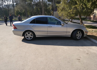 Mercedes-Benz: Mercedes-Benz 240: 2.4 l | 2005 il Sedan — 3