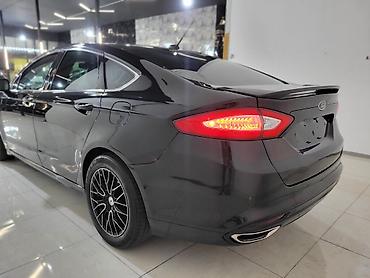 07 radiatoru: Ford Fusion sedan – qara rəng, aerodinamik kuzov və idman üslublu — 7