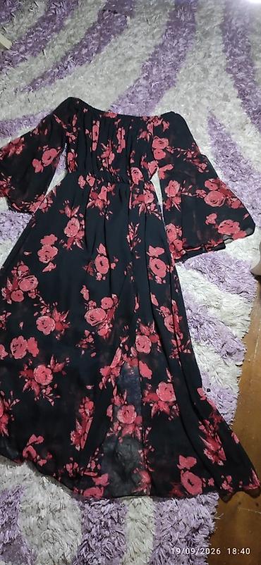 Qadın geyimləri paketi 1) Qara fon üzərində qırmızı floral printli