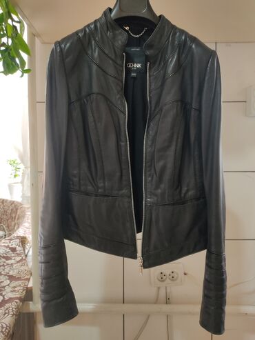 Куртки: Женская куртка S, цвет - Черный