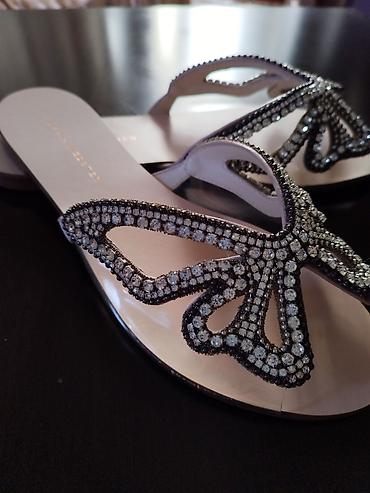sendel: Sophia Webster qadın sandaleti - Model: daşlarla bəzədilmiş slip-on — 2