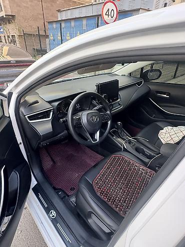 Toyota: Toyota Corolla: 2021 г., 1.8 л, Вариатор, Гибрид — 2