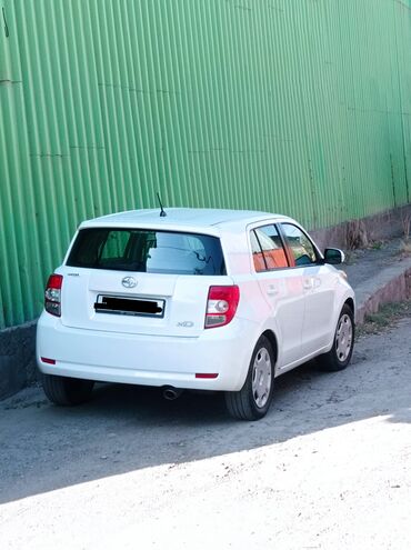 Toyota: Toyota ist: 2010 г., 1.8 л, Автомат, Бензин