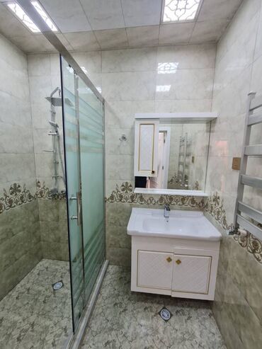 Uzunmüddətli kirayə mənzillər: Memar Əcəmi metrosunun üsdündə 14 mərtəbəli binanın 12-ci mərtəbəsində — 11