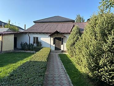 Продажа коттеджей и домов: Просторный двухэтажный дом с ухоженным зеленым участком. - — 8