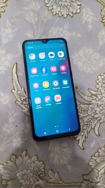 умные часы с сим картой: Samsung Galaxy A30, Б/у, 64 ГБ, цвет - Черный, 2 SIM
