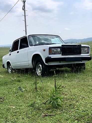 kohnə maşın bazarı: VAZ 2107, ağ rəng, 4 qapılı sedan. Maşın otur sür maşındı 2006 1.7 — 1