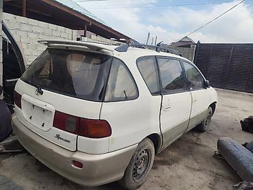 транс: Toyota Ipsum — на разбор - Кузов: минивэн 5‑дверный — 1
