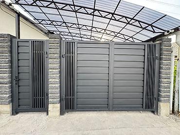 Распашные ворота: Металлические распашные ворота с калиткой (модульные панели) - — 28