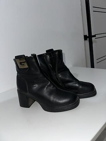 foot patch: Торг имеется Черные женские полусапоги на устойчивом каблуке. Покупала — 1