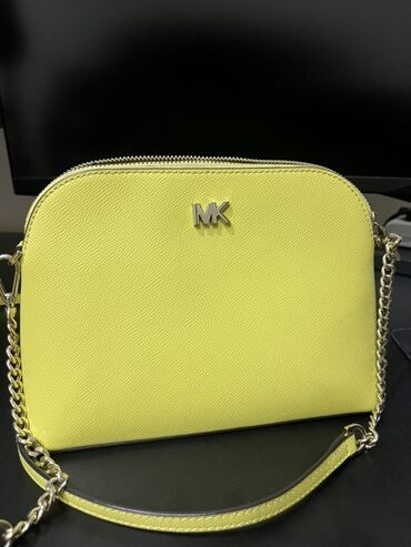 Çiyin çantası, Michael Kors