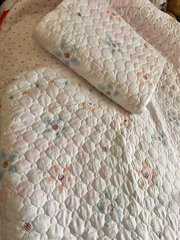 Постельное белье: Легкое одеяльце размер 150*180 в наличии 3шт Цвет Розовый НОВОЕ !!!