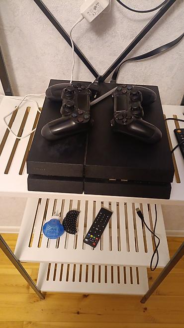PlayStation 4 oyun konsolu paketi - Model: Sony PlayStation 4 (PS4)