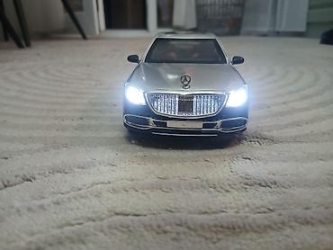 Коллекционная модель автомобиля Mercedes-Maybach S600 (масштабный