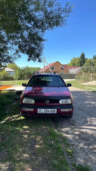 Другие детали салона: Интерьер автомобиля Volkswagen Golf III, демонстрирующий водительское — 12