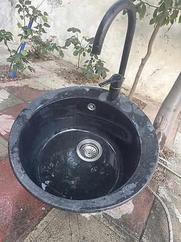 demir su çen: Qranit materialdan dairəvi mətbəx/lavabo çanağı və qarışdırıcı kran — 1