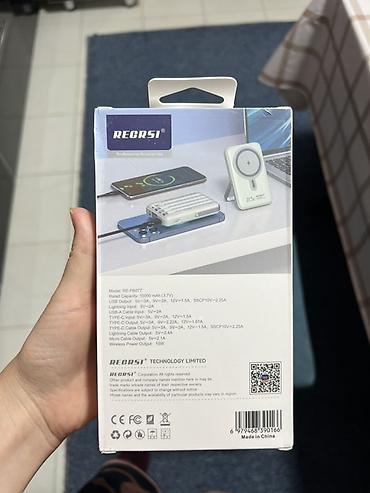 q maks: Беспроводной Power Bank REGRSI RE-PB077 - Емкость: 10 000 мА·ч (3,7 — 2