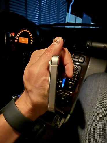 Apple iPhone: IPhone 15 Pro, Б/у, 128 ГБ, Natural Titanium, Зарядное устройство, 79 % — 5