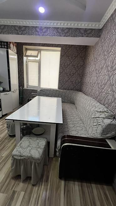 кухынный гарнитур: Кухонный уголок с обеденным столом и табуретами . 6000сом 
Г.Ош — 2