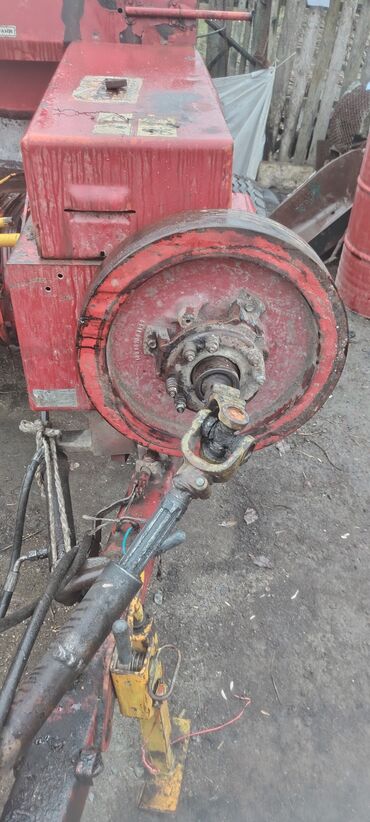 Pres bağlayanlar: Kənd təsərrüfatı üçün saman/ot presləyən pres-podborşik (kvadrat balya — 8