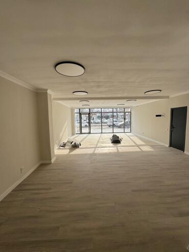 Магазины: Продаю Магазин В жилом доме, 30 м², Свежий ремонт, Утеплен, 1 этаж — 2