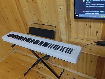 Rəqəmsal piano – 88 klavişli, tam ölçülü və çəkili (hammer-action)