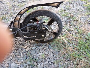 Samokatlar: Şəhər skuterı – mexaniki (elektriksiz), böyük təkərlər və amortizasiya — 2