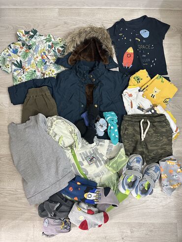 оптом вещи: Продам вещи пакетом на мальчика 3-5 лет. В хорошем состоянии 1. Парка