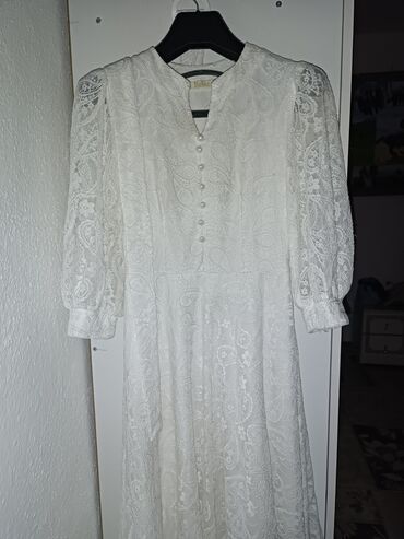 Личные вещи: Белое новое платье.размер 44. Цена 1000сом Брюки кюлот. размер 42-44