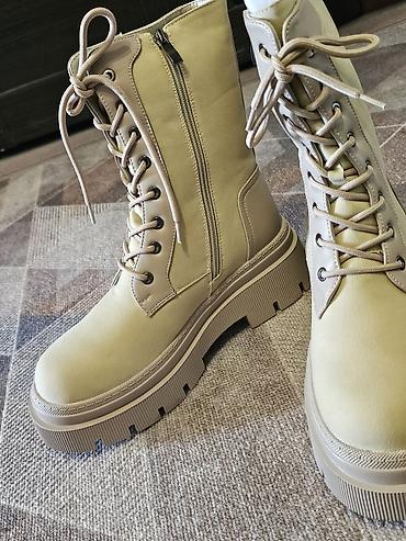 moon boot: Женские ботинки на массивной подошве, цвет бежевый/молочный. - — 1