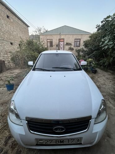 VAZ (LADA): VAZ (LADA) Priora: 1.6 l | 2012 il 268706 km Sedan — 9