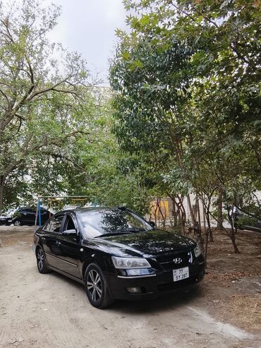 Hyundai: Əsas xüsusiyyətlər: - Kuzov: sedan, qara rəng, xrom bəzəklər - — 6