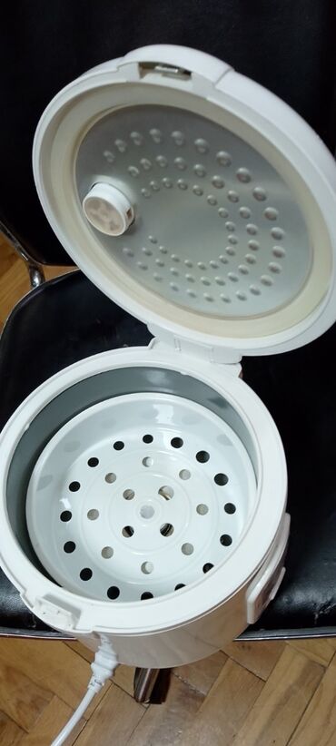 Ostali kuhinjski aparati: Friteza dobra 2,5 l manja
 Mirjevo — 3