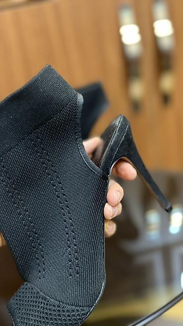 Basanoşka və səndəllər: Qadınlar üçün açıq burunlu, corab tipli sandal – nazik hündürdaban - — 2