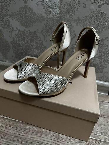 Ботинки и ботильоны: Женская обувь. Ботинки Деми новые, размер 38. 1300 сом Туфли новые — 7