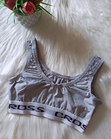 h m crop top: Top za devojcice
Velicina 10 godina
Bez ostecenja