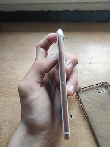 Apple iPhone: IPhone 8, Б/у, 64 ГБ, Белый, Чехол, 72 % — 7