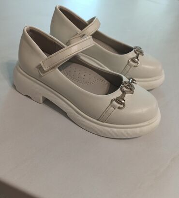 белые туфли: Продаю детские туфли размер 30. Состояние идеальное, одевали один раз