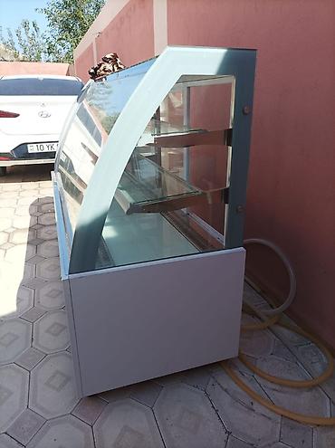 kafe stolları: Soyuducu vitrinin satışı. Xüsusiyyətlər: - Şüşə ön və yan panellər — 3
