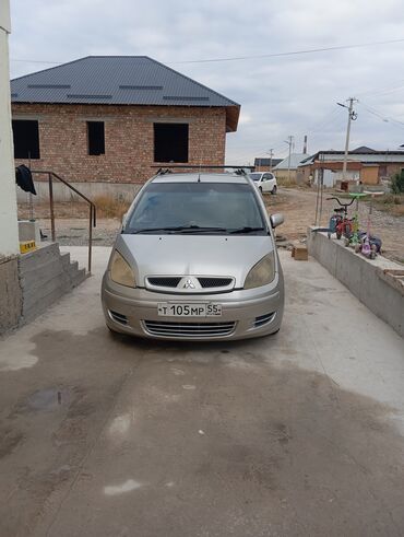 митсубиси спайк стар: Автомобиль Mitsubishi Colt, представленный в серебристом цвете