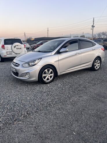 Hyundai: Hyundai Solaris: 2013 г., 1.6 л, Механика, Бензин, Седан