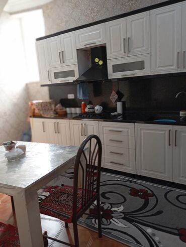 голландская мебель: Naxçıvan şəhərin mərkəzində təmirli 3 otaqlı evi günlük kirayə
